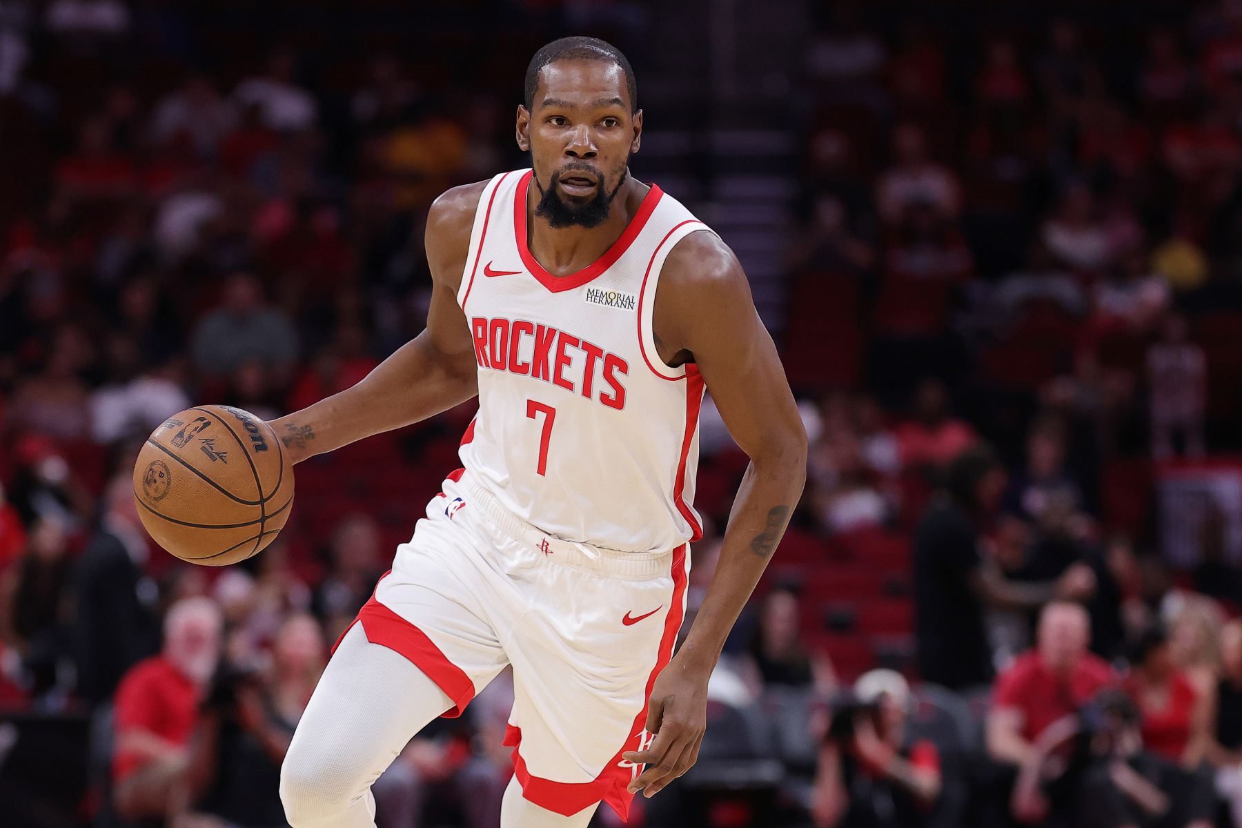 KD：队友间私下的感情很重要，但真正的化学反应是场上建立的